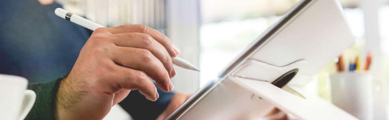 Alumno de UNIR, disfrutando de una clase en vivo
