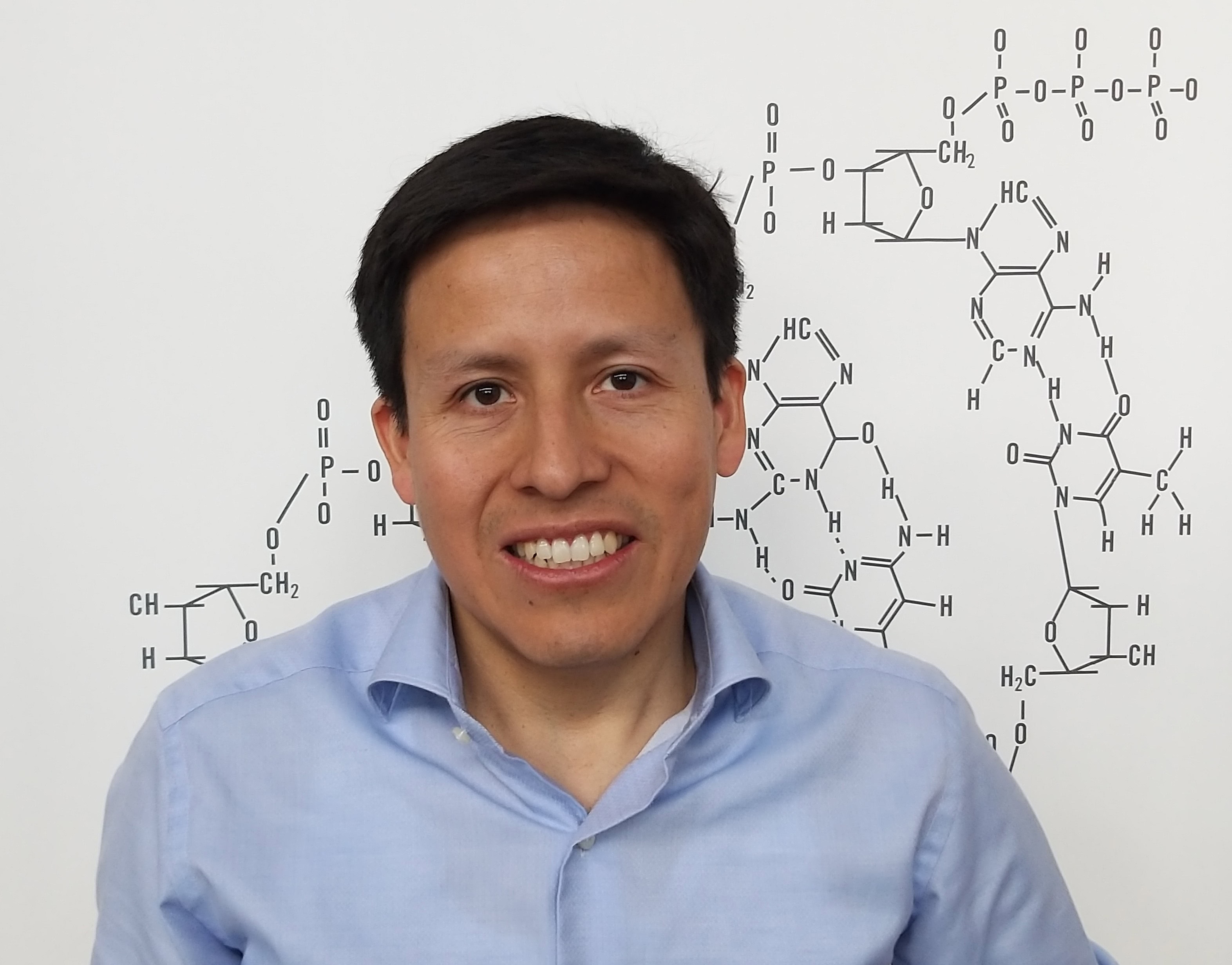 Alberto Dávalos Herrera, Experto asociado