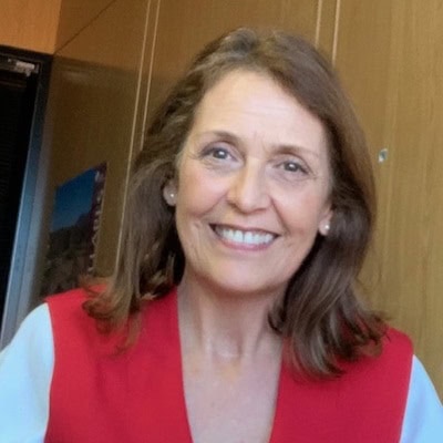 Ana Salinas, Experta asociada