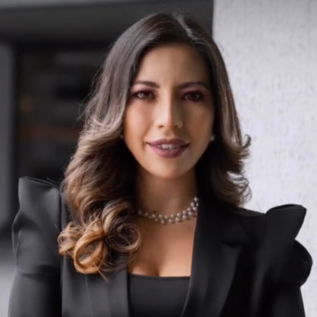 Johselyn Patricia Espinoza, Experta asociada