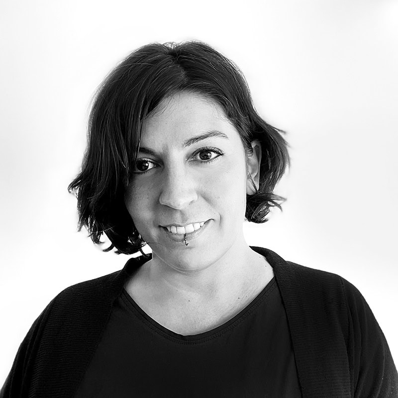 Laura Morales, Experta asociada