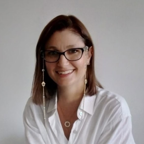 Luz Helena Betancourt Escobar, Experta asociada