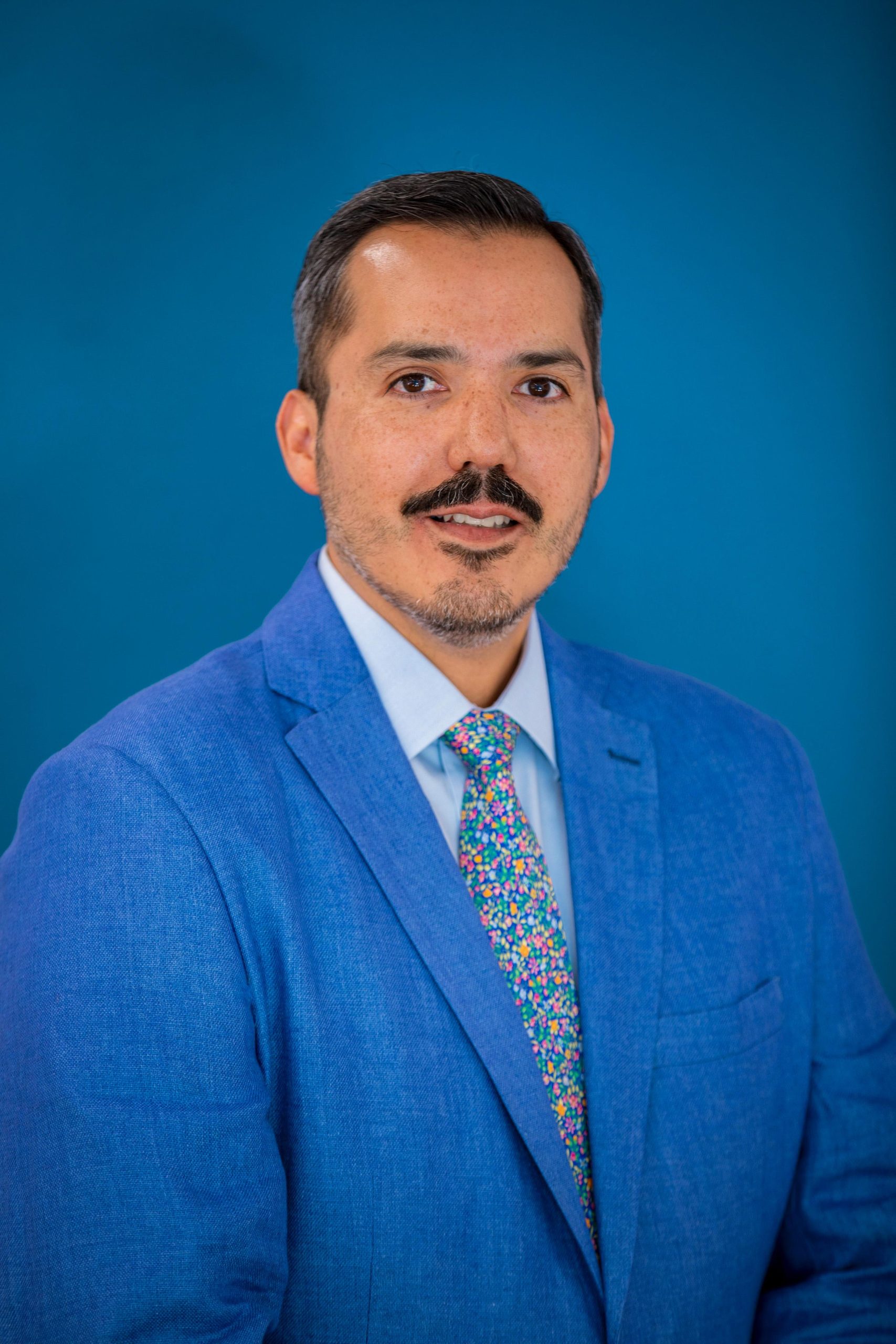 Víctor Emilio Corzo Aceves, Experto asociado